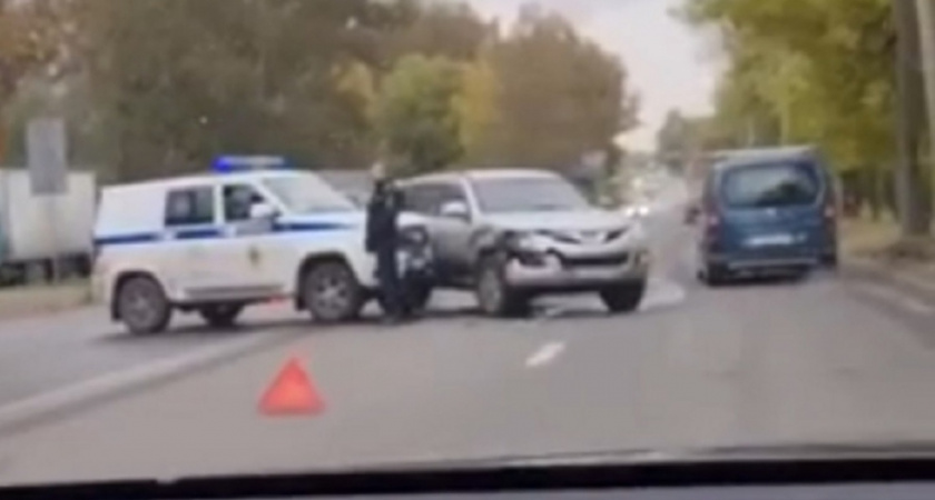 Машина полиции попала в ДТП в Ярославле: видео
