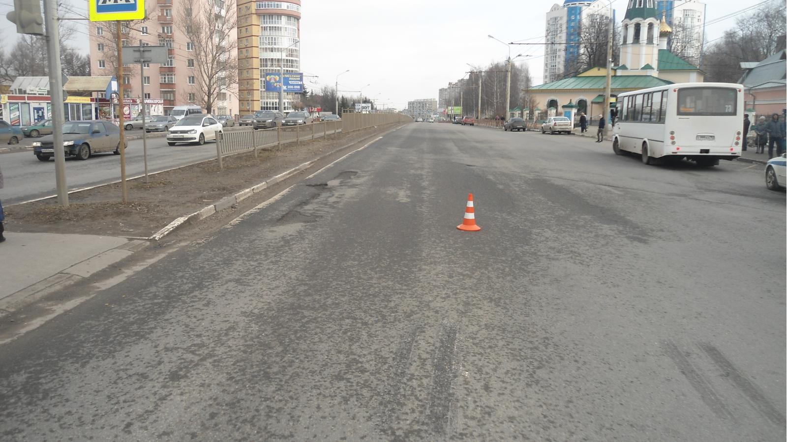 В Ярославле маршрутка сбила женщину на пешеходном переходе