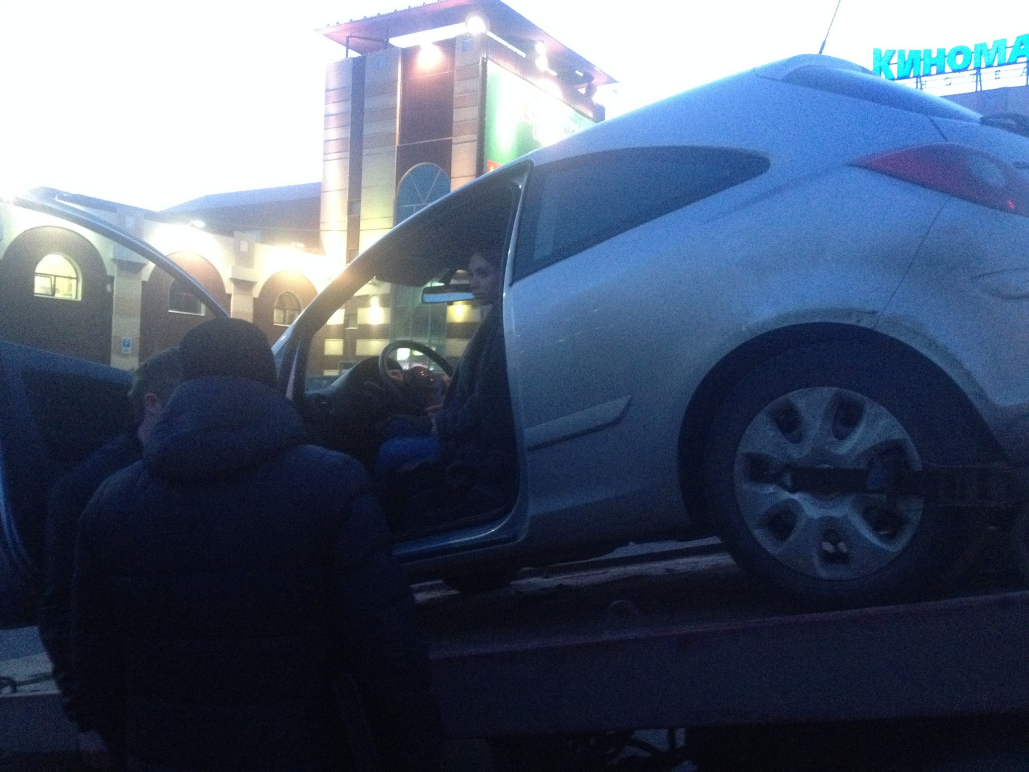 В Ярославле приставы арестовали автомобиль звезды «Дома-2» Екатерины Балакиной