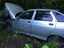 В Ярославской области автомобиль улетел в кювет