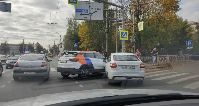 В Ярославле обнаружили заколдованное место, где постоянно бьются водители