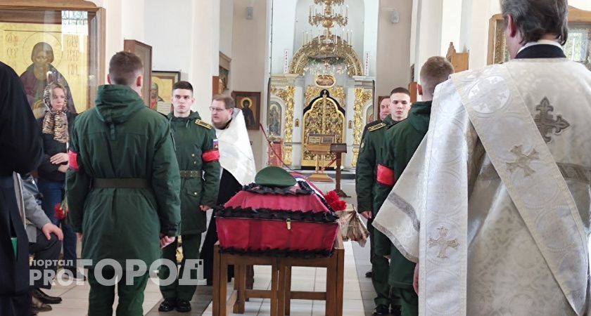 В Ярославле простились с военнослужащими Алексеем Бобылевым и Ренатом Алиевым, погибшими на СВО
