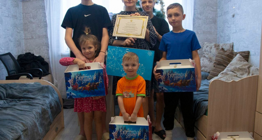 Дмитрий Миронов поздравил с наступающим Новым годом 50 детей из Ярославской области