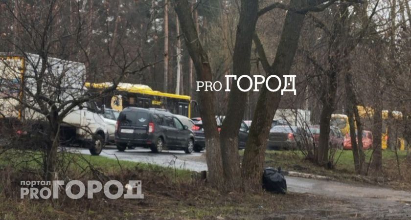 "Заволга встала": ярославцы с утра более часа стоят в пробке