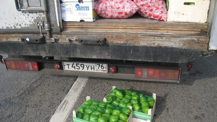 На свалке под Ярославлем раздавили 130 килограммов турецких овощей