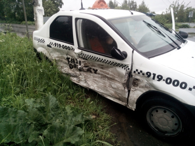 В Ярославской области произошло ДТП с участием такси