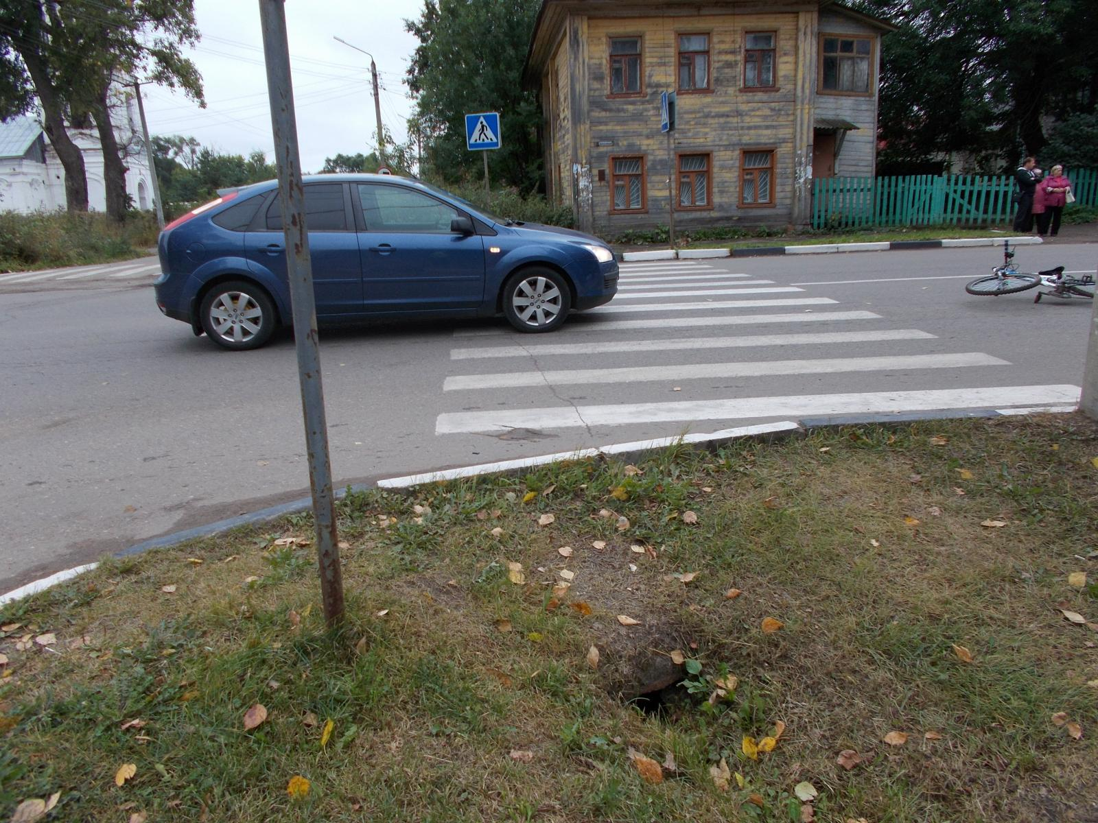 В Ярославской области на пешеходном переходе сбили юного велосипедиста