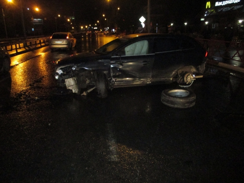 Серьезная авария в Ярославле: у автомобиля оторвало колесо