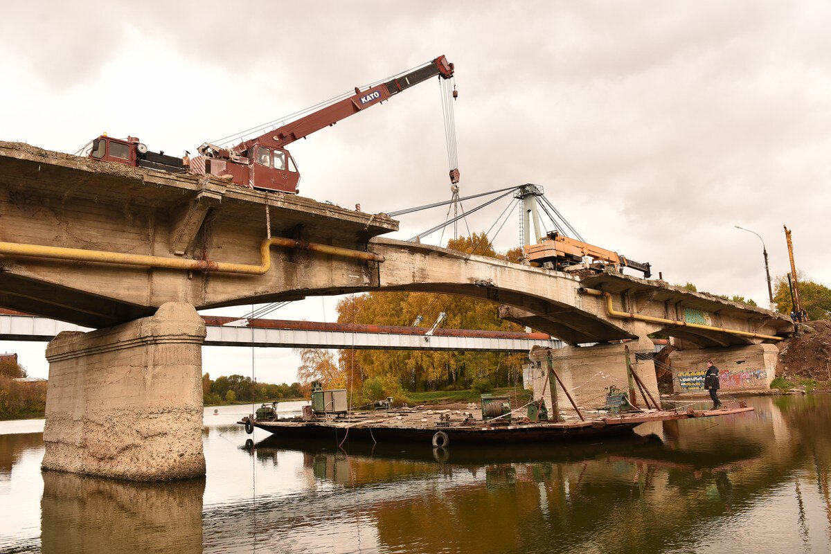 В Ярославле разбирают мост через Которосль