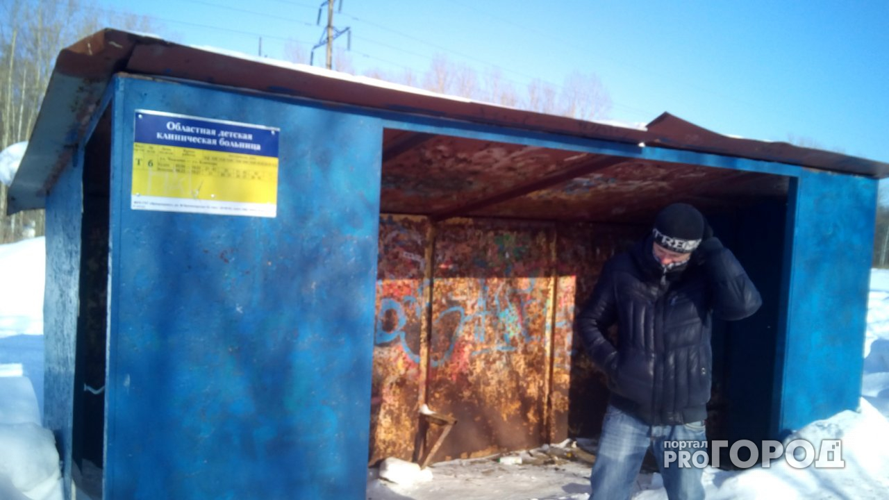 В Ярославле ржавые трамвайные остановки обновили свежими табличками