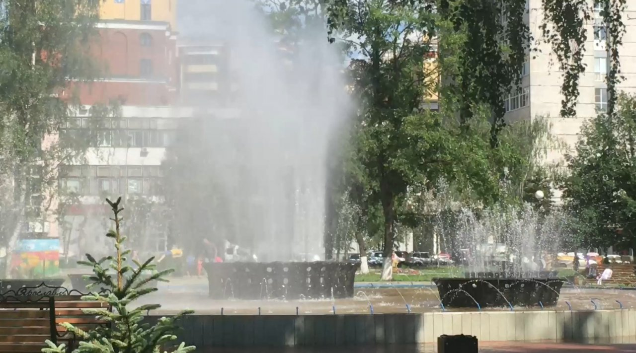 В Ярославле включили еще один фонтан: видео