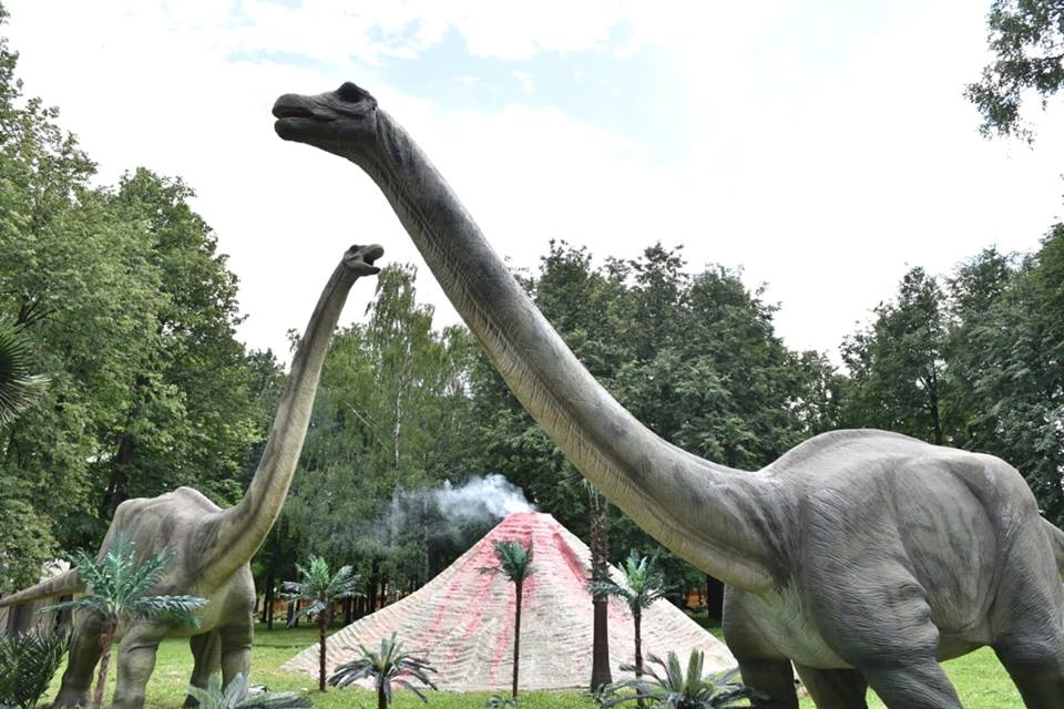 Как живые: в Ярославле открыли парк с гигантскими динозаврами. Фото