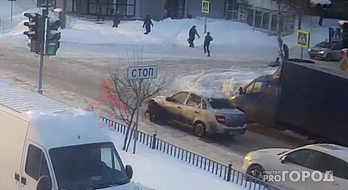 В Ярославле судят пожилого водителя, который переехал женщину-инвалида: видео