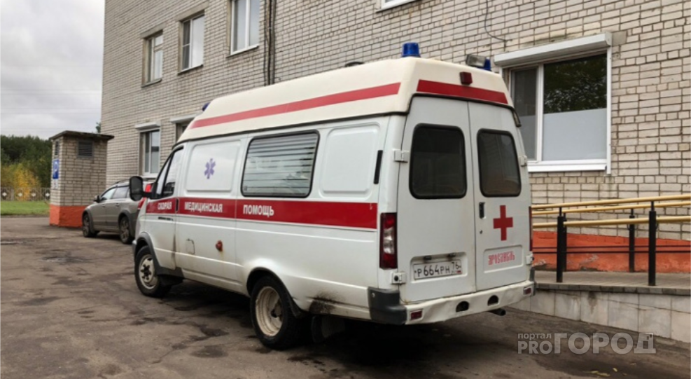 Под Ярославлем женщина за рулем иномарки протаранила "ВАЗ": пострадали две девочки
