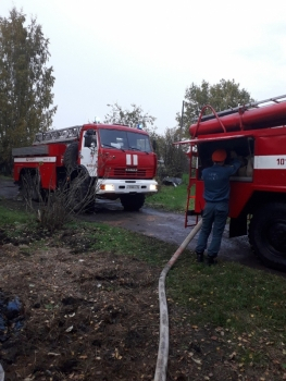 Горят гаражи, бани и дома: волна пожаров прокатилась по Ярославской области