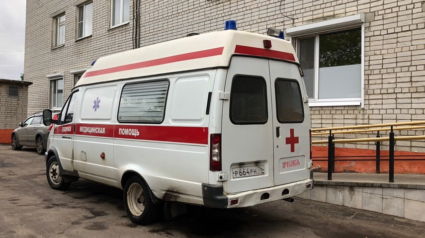 Авто вынесло на девочку: двое детей пострадали в Ярославле