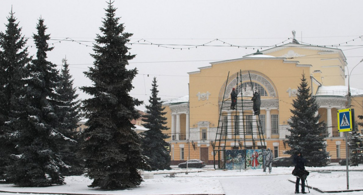 Световое шоу в центре города: что появилось на площади Волкова в Ярославле