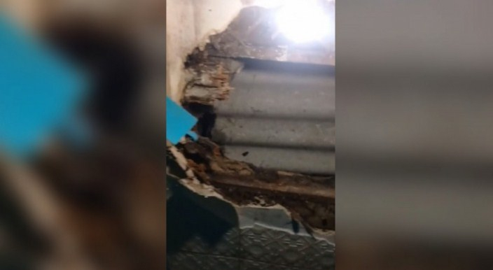 Ночное ЧП в центре: потолок рухнул на женщину в Ярославле
