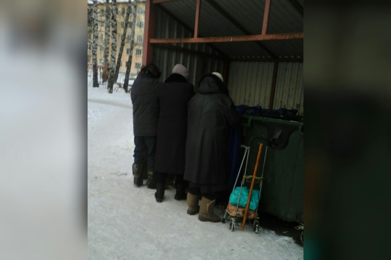 Из-за бедности пенсионеры Ярославля просят магазины накормить их просрочкой