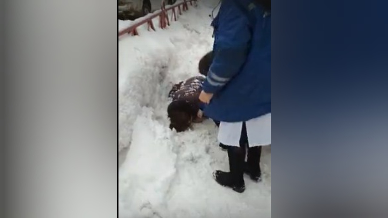 Мольбы сына услышаны: жертва ледяной глыбы вышла из комы в Ярославле