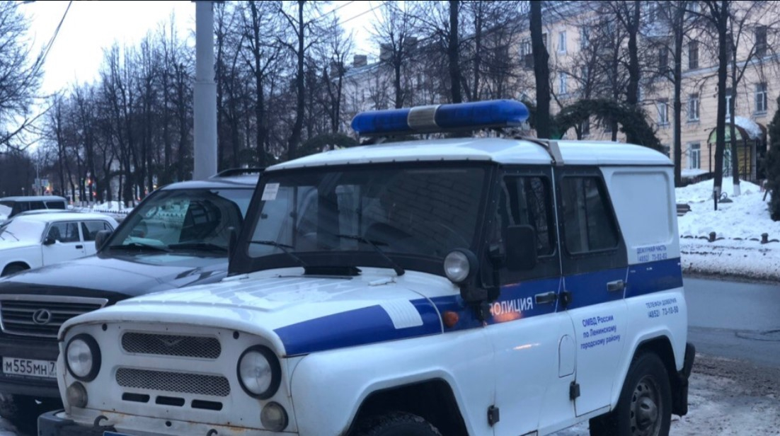 Звонила и пугала взрывами: женщина в Ярославле "заминировала" кафе и дом