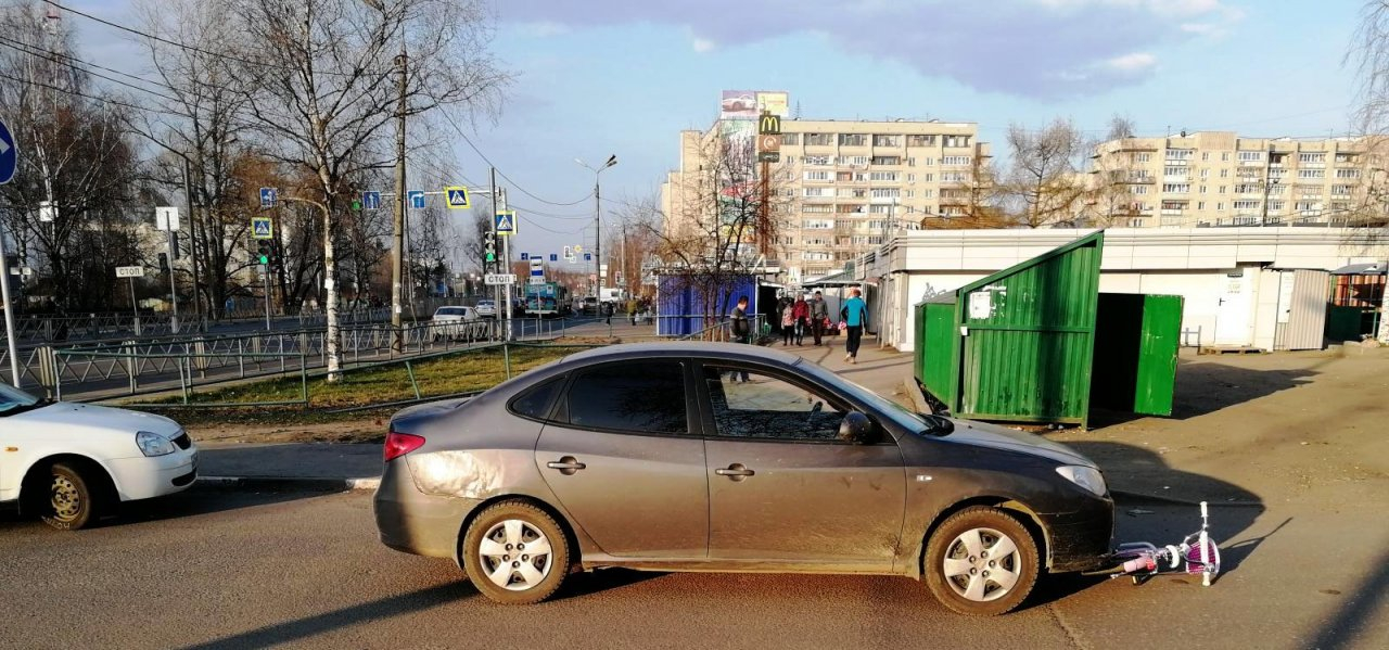 Велосипед смяло под колесами: иномарка сбила четырехлетнюю малышку в Ярославле