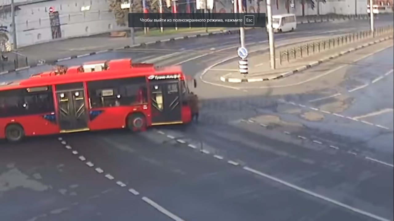 "Шла, как зомби": троллейбус раздавил женщину в центре Ярославля