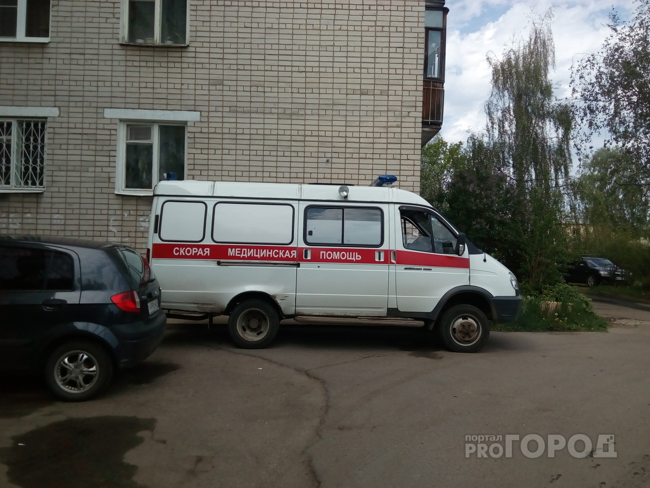 "Ждать нам по восемь часов": в Ярославской области закрывают станцию "скорой" помощи
