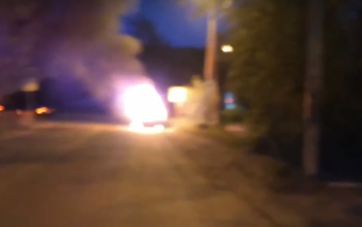 "Она сейчас рванет":  пожаром на набережной и поджогом авто отметили День города ярославцы