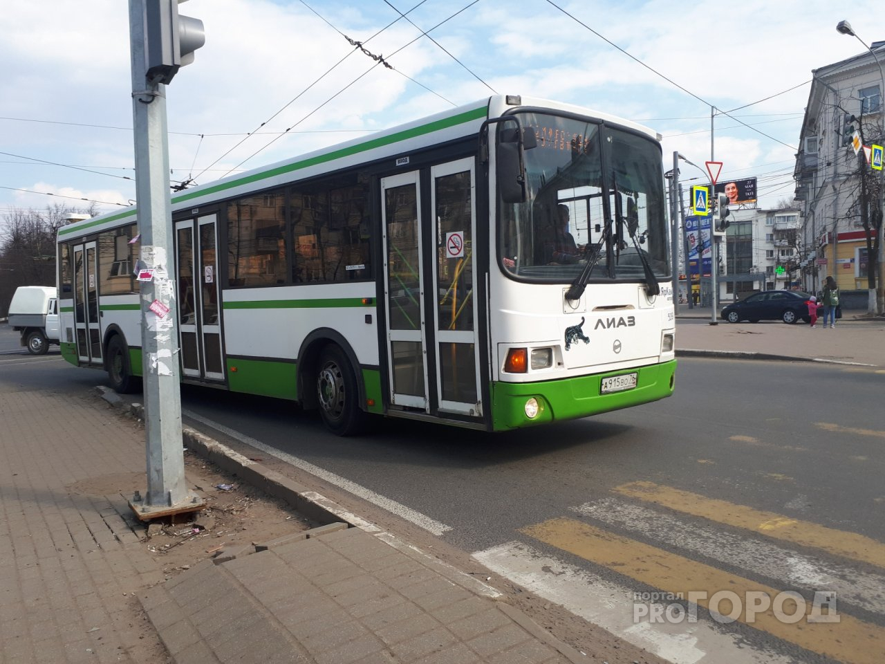 Автобусы поменяют маршруты из-за ремонта площади Октября: список