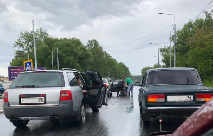 "Без сознания и с разбитой головой": водители рассказали о ДТП в Ярославле