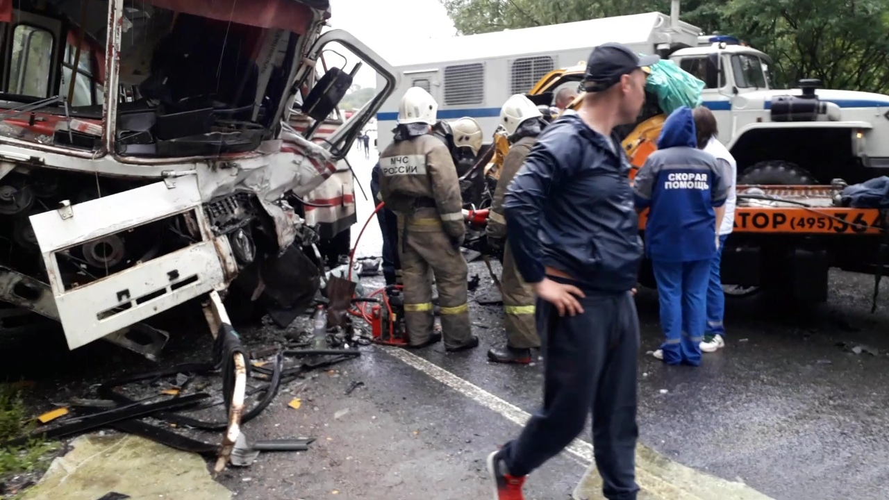 "Эвакуатор вылетел на встречку": пять человек пострадали в страшной аварии под Ярославлем
