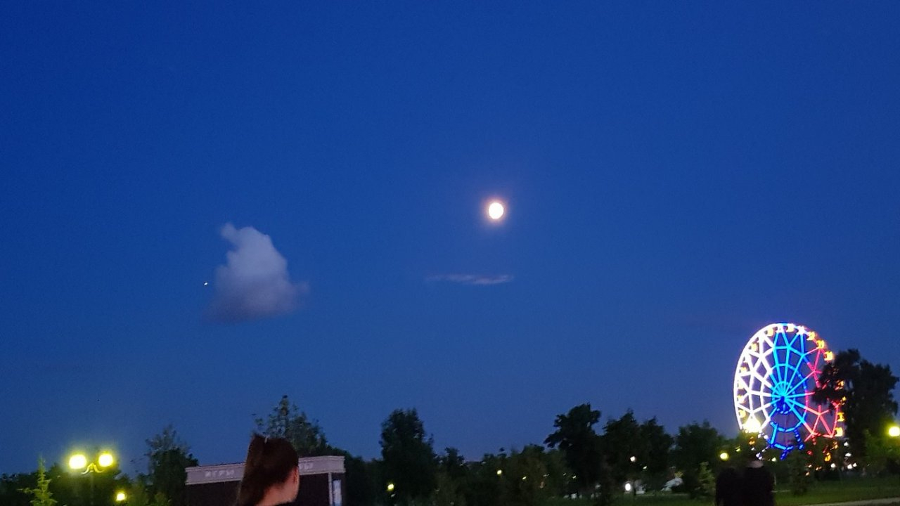 "Это инопланетяне": таинственное облако увидели  в небе над Ярославлем
