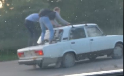 "Умеют отдыхать": экстремальных автолюбителей сняли на видео ярославцы