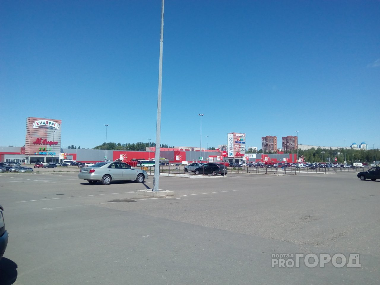 Шерстят водителей у ТЦ: в Ярославле ловили алиментщиков и коммунальных должников
