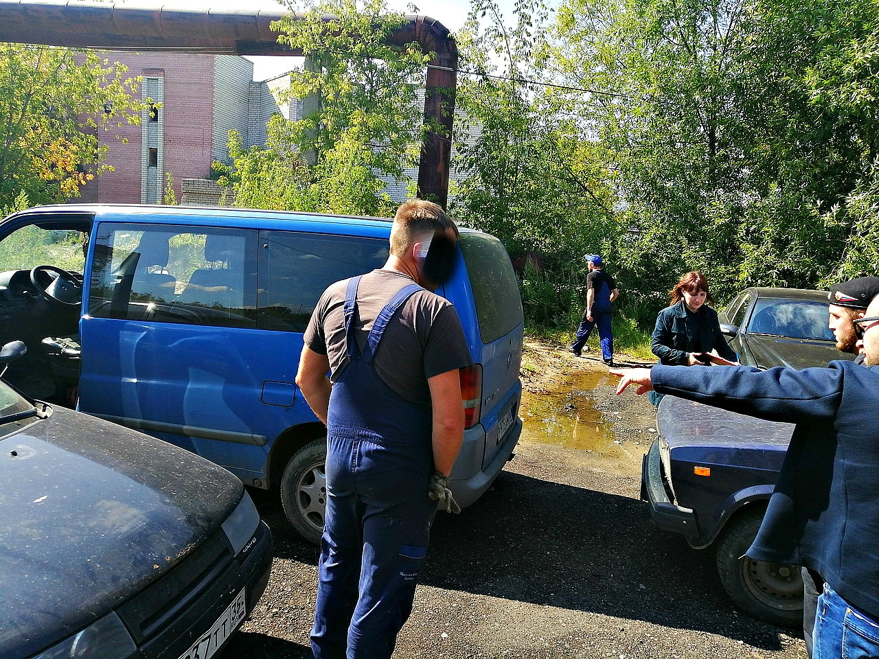 Подвели трудяги: работники автосервиса рассекретили должника в Ярославле