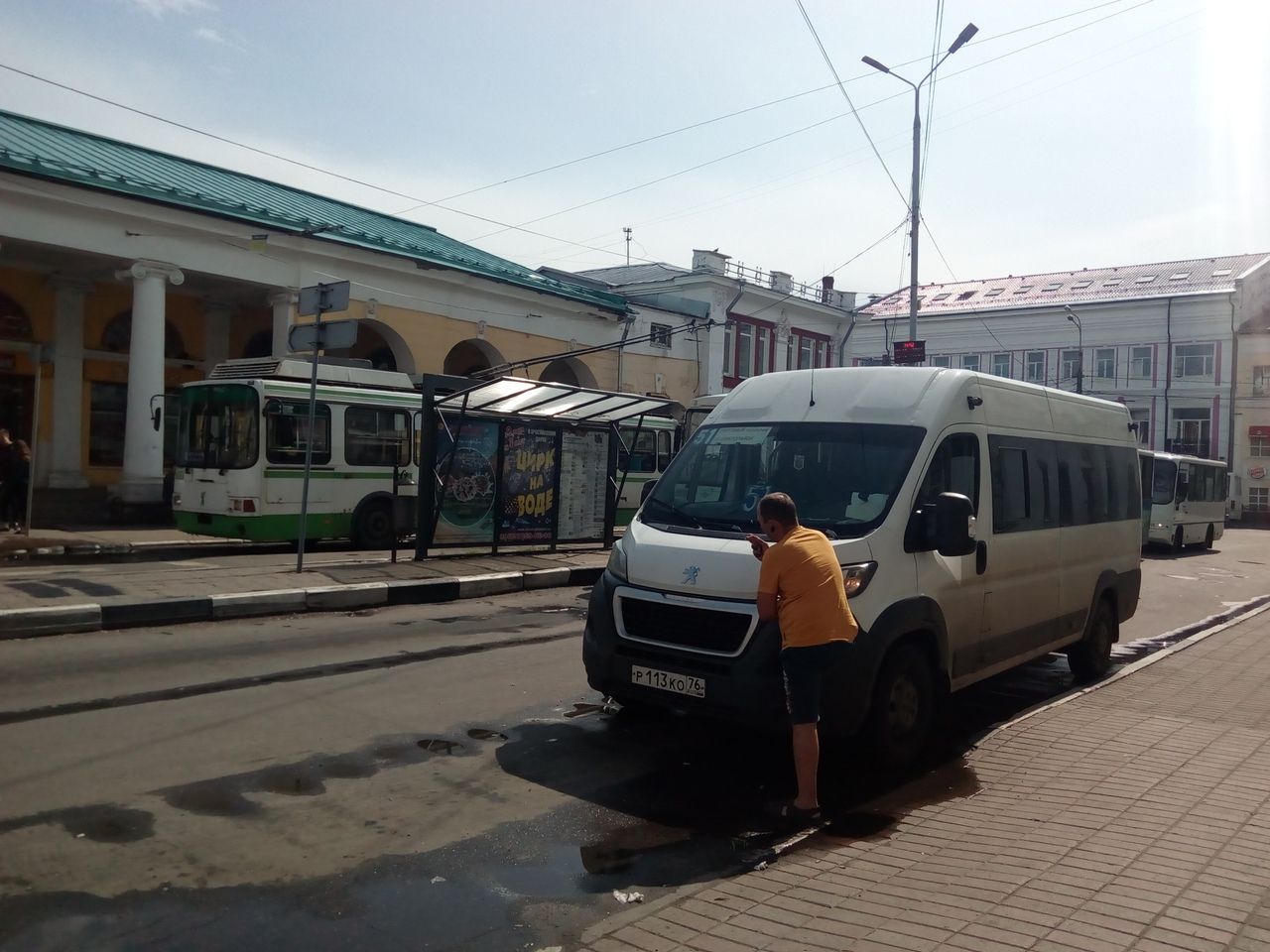 На работу — по пробкам: в Ярославле перекрыли движение на Тутавевском шоссе