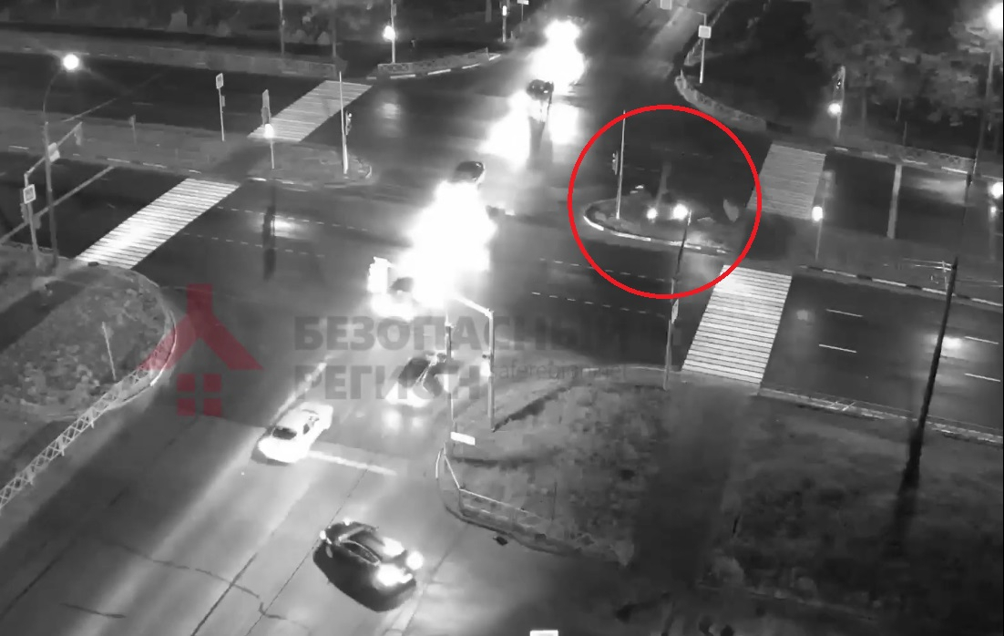 Авто катилось кубарем: страшное ДТП в Ярославле попало на видео