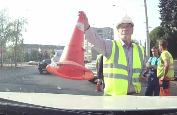 Скандал на дороге: видео разборок экс-мэра и водителя в Рыбинске