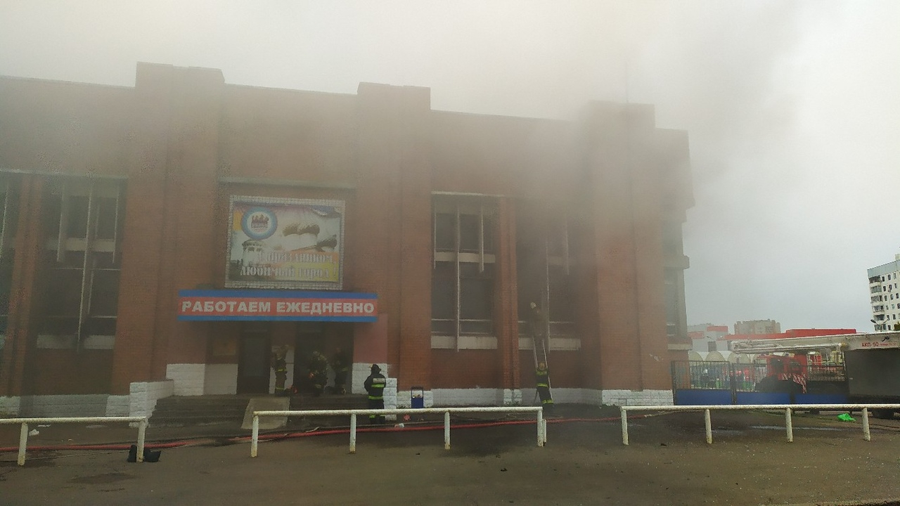 "Думаем, жгли специально": рассказали, что будет со сгоревшим Дзержинским рынком в Ярославле