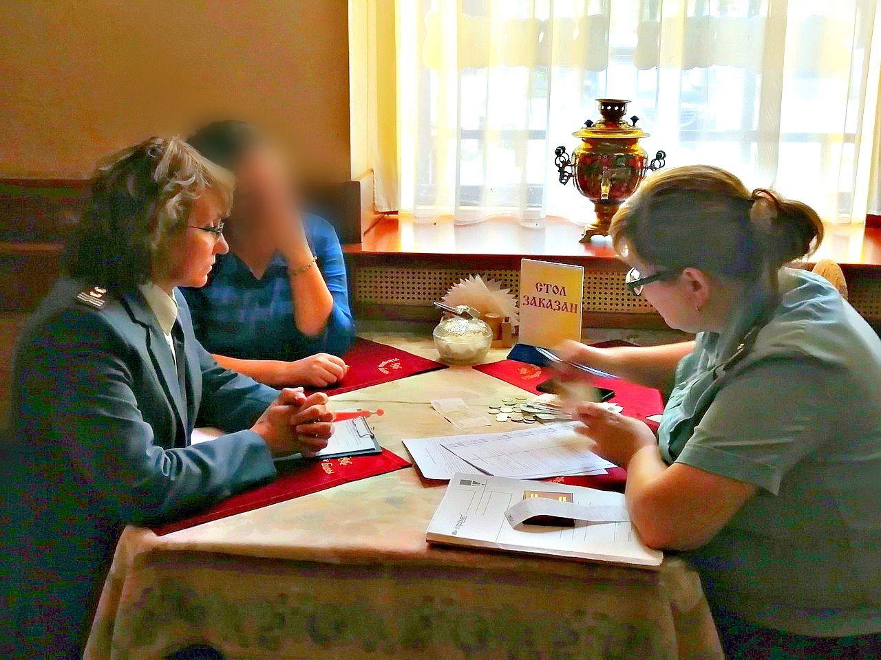 Забрали выручку и ушли: подробности скандала в ярославском кафе