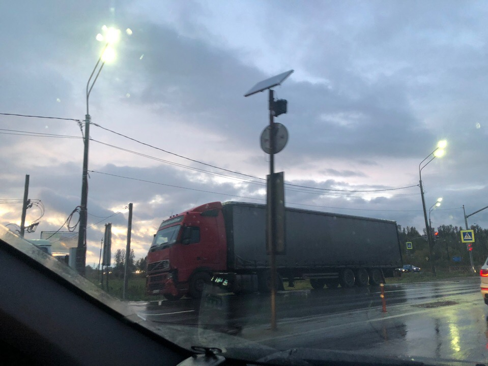 «Легковушка перевернулась в кювет»: подробности ДТП на окружной в Ярославле