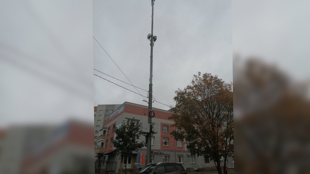 «Стране нужны дауны»: ярославцы обсуждают странный электрический объект около школы