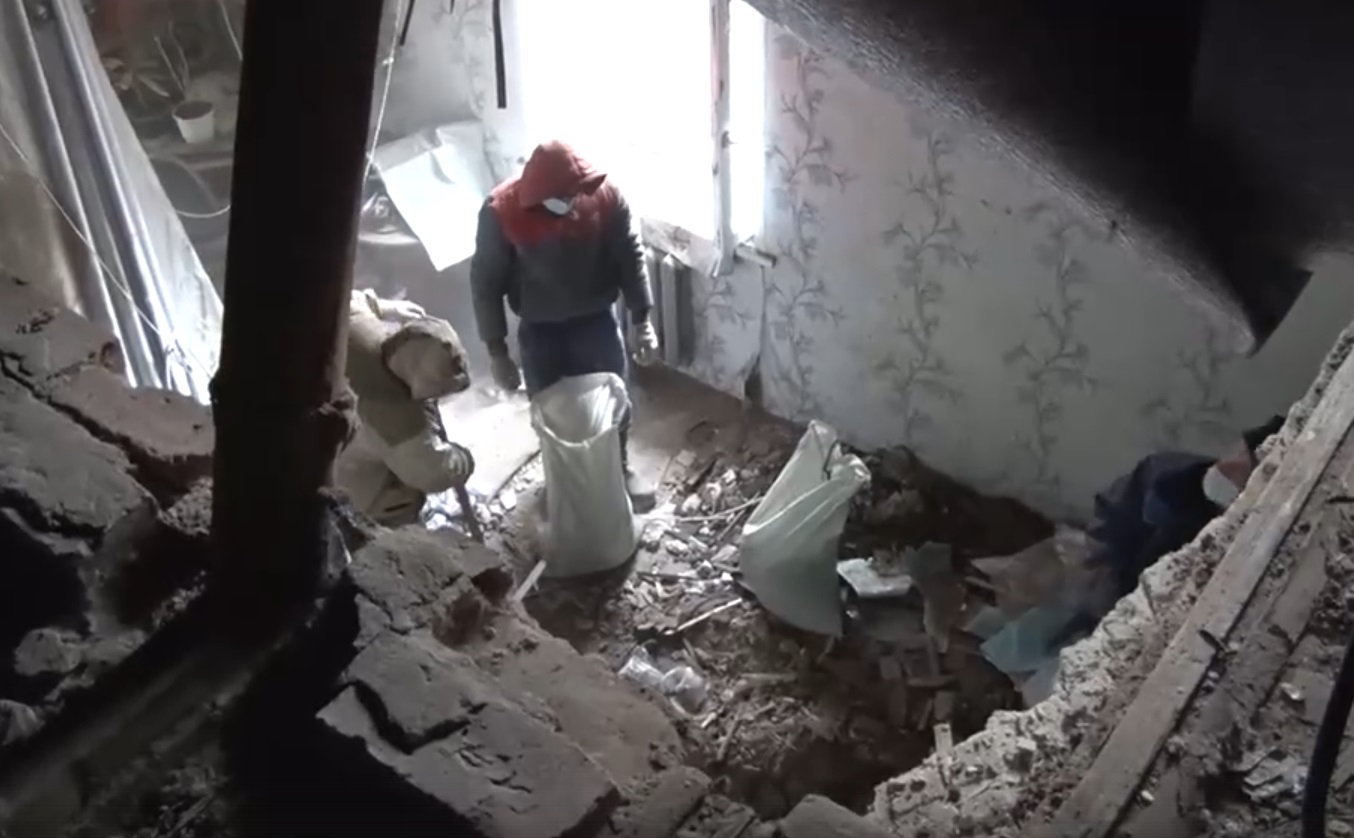 Потолок рухнул там, где играли дети: страшное ЧП под Ярославлем