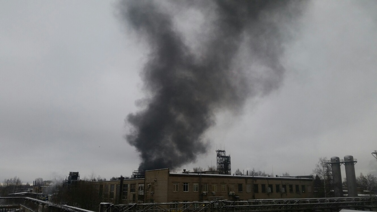 Черный дым видно в любой точке города: что горит в Ярославле