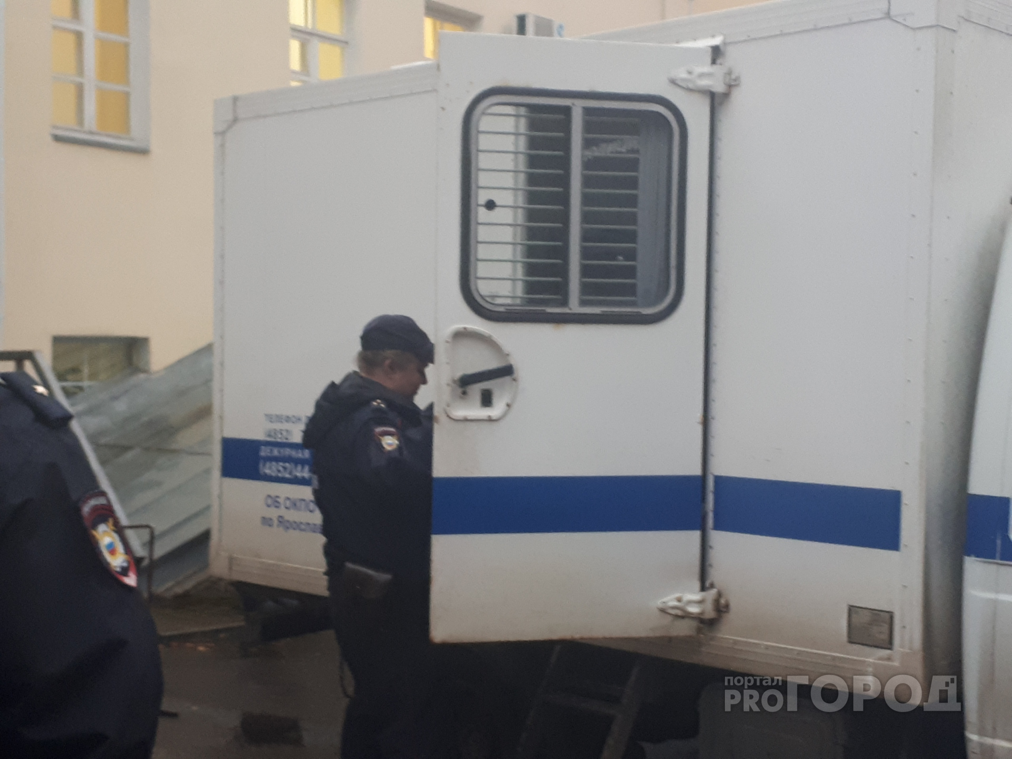 "Похитили шубу и магнитофон": странная кража произошла под Ярославлем