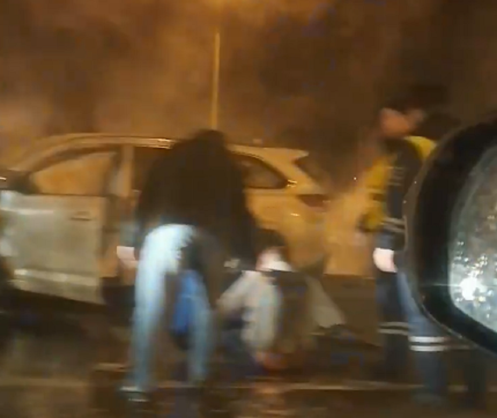 "Там трупы": в Ярославле авто загорелось от удара после ДТП