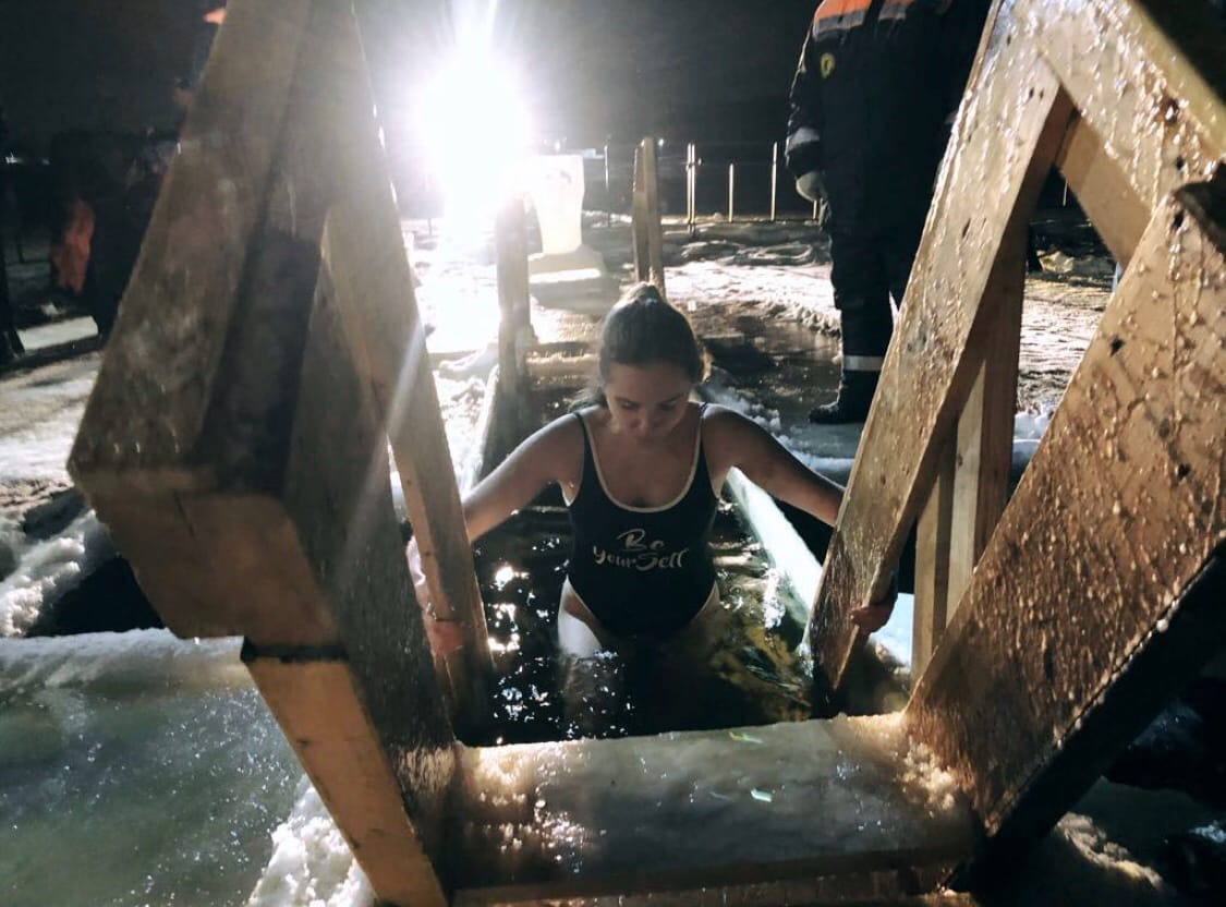 «В воде отказало тело»: о первом опыте купаний в Крещение рассказала ярославна