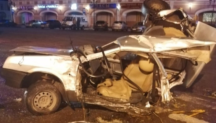 У него не было прав: пьяный лихач устроил аварию, уходя от погони ДПС под Ярославлем