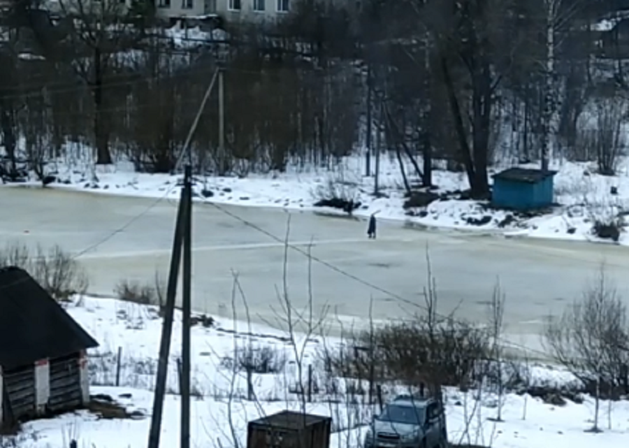 Секунда и вас нет: шок-видео экстремальной прогулки женщины-камикадзе из Ярославля